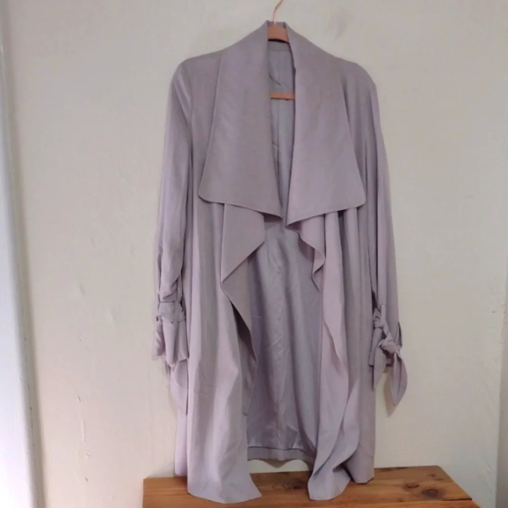 Tahari Gray Wrap Coat Size 6 NWT Missing Belt